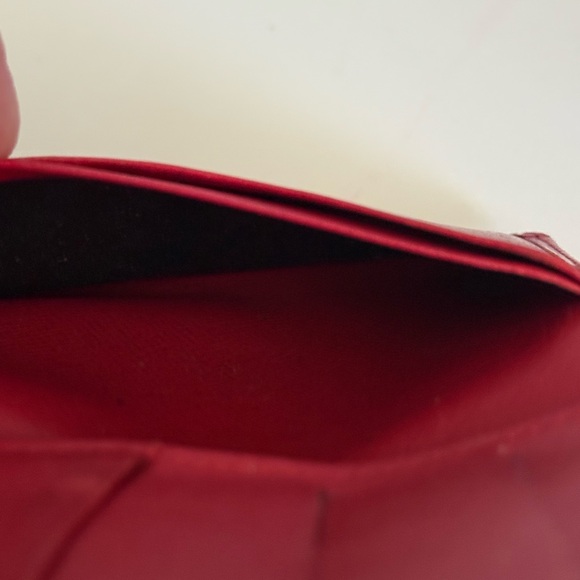 LV Epi Card Case - Picture 5 of 8